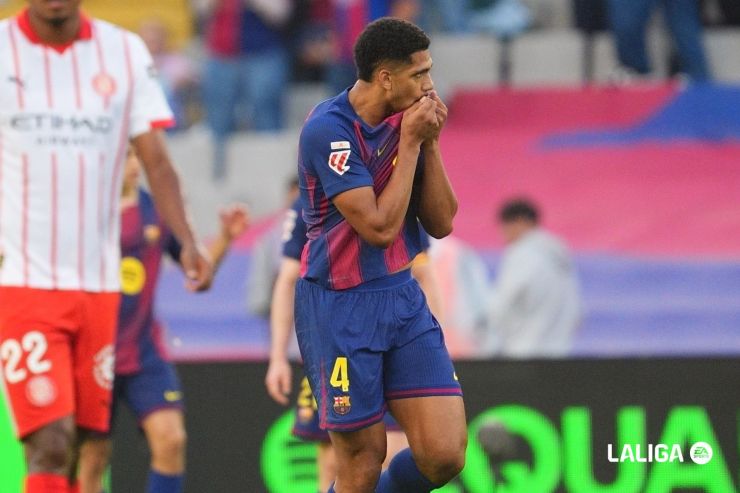 Araújo rescata al Barça en el descuento
