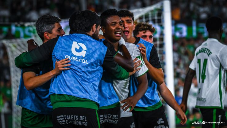 El Real Racing Club gana y se coloca líder