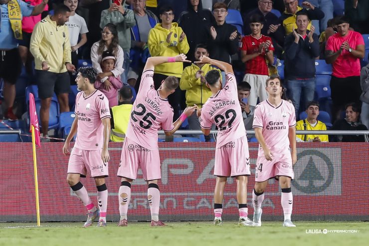 La UD Las Palmas se impone a la SD Eibar