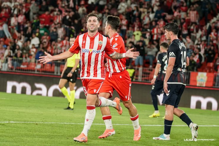 Una primera parte colosal de la UD Almería le permite sumar la victoria