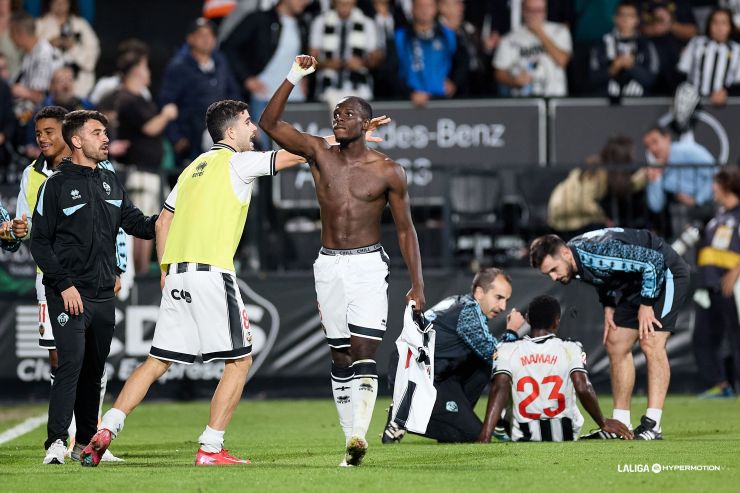 El CD Castellón se lleva el triunfo tras remontar en el descuento