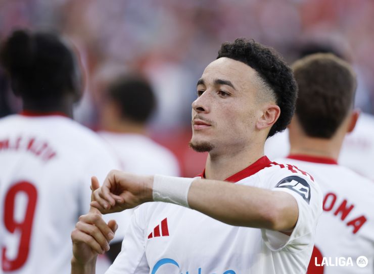 Vargas impulsa al Sevilla desde el punto de penalti