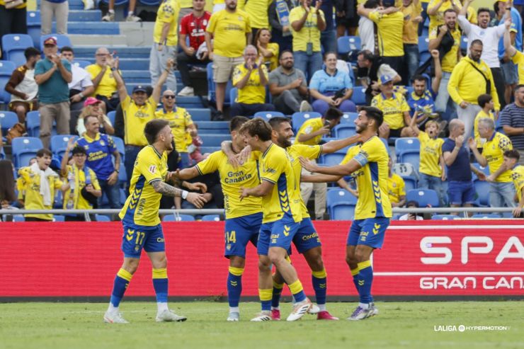 Remontada de Las Palmas para dejar los tres puntos en casa