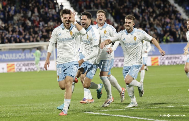 El Real Zaragoza logra el triunfo gracias a un golazo de Martín Aguirregabiria