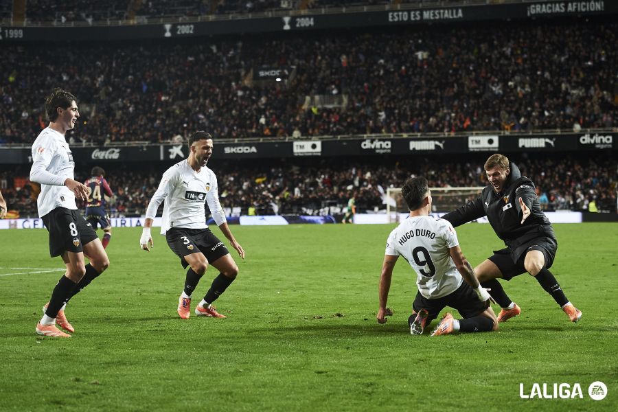 La increíble chilena de Hugo Duro que decidió el derbi valenciano | LALIGA