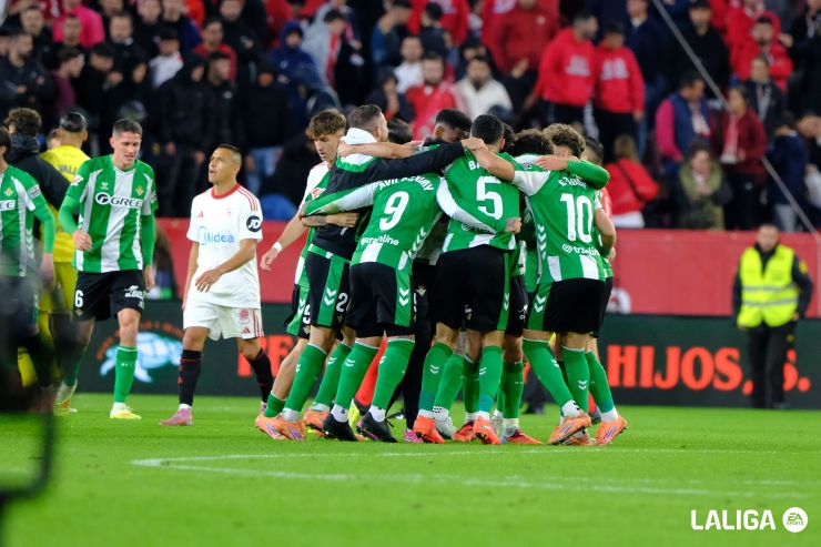 La Real Betis conquista Nervión: Fornals y Pellegrini mandan en el derbi