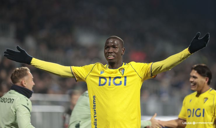 El Cádiz golpea tras el descanso y logra los tres puntos