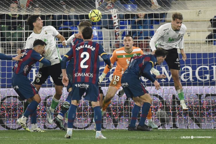 SD Huesca y Real Racing Club empatan a uno.