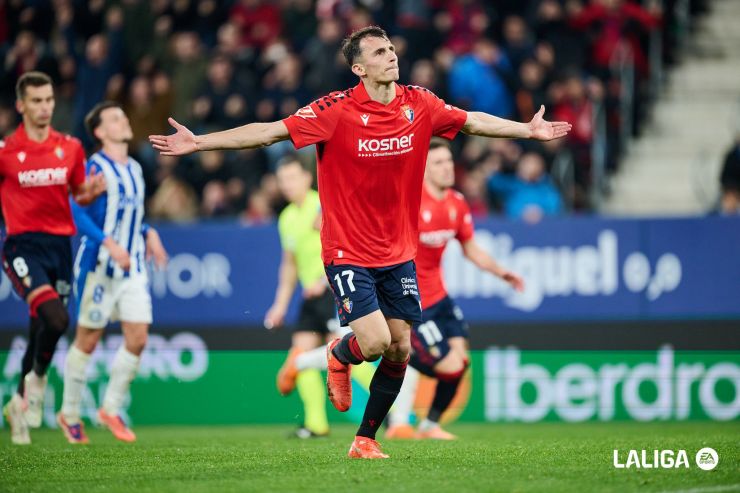 El golazo de Budimir ante el Alavés, desde las alturas de El Sadar