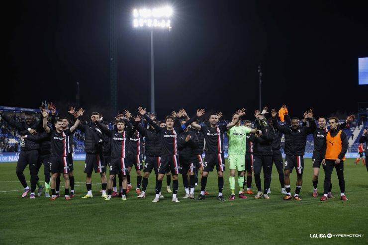 El Real Sporting logra cerrar el año con un triunfo en los últimos minutos