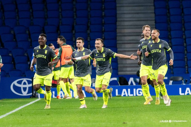 La AD Ceuta tira de orgullo y remonta frente a la Real Sociedad B