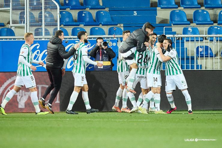 El Córdoba CF logra la victoria a domicilio en el descuento