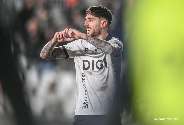 Victoria del Burgos CF ante la SD Huesca en El Plantío