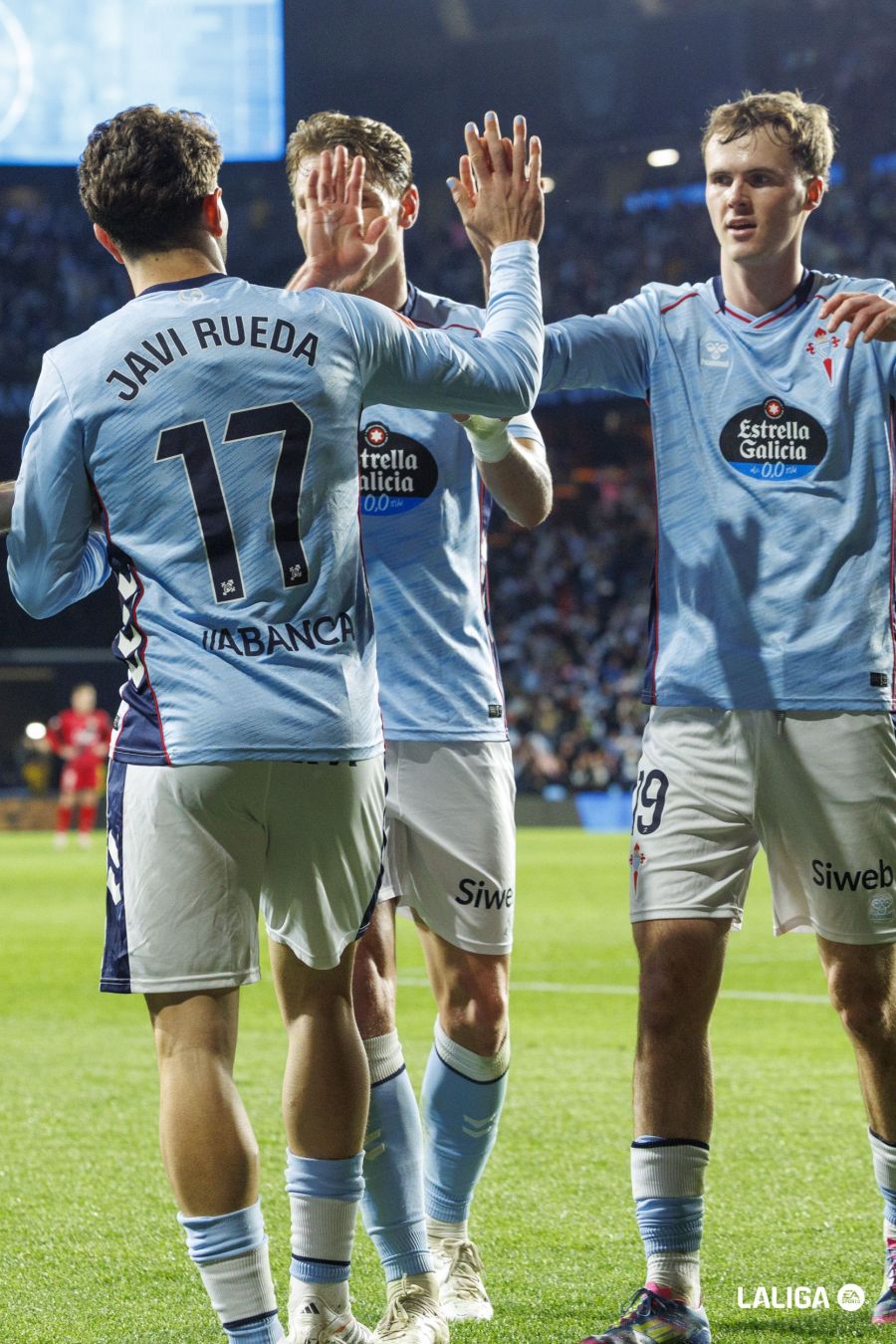 Javi Rueda con las uñas pintadas-LALIGA