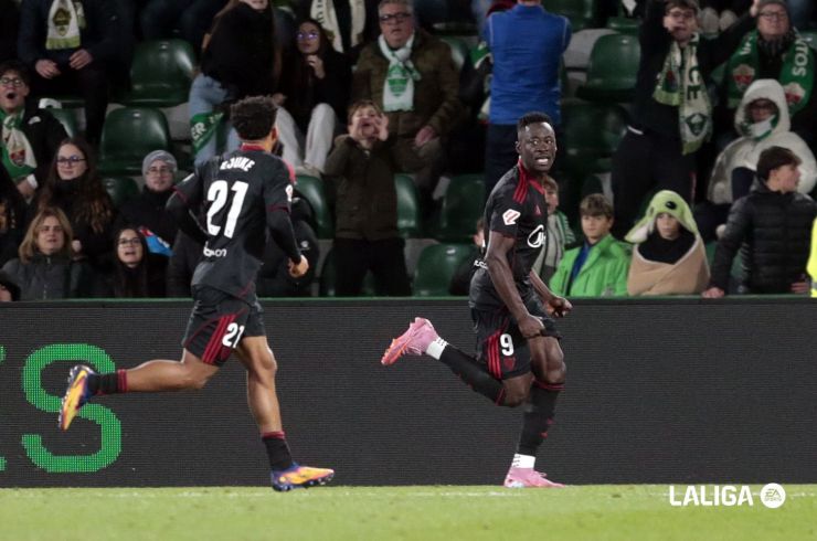 Akor Adams rescata un punto para el Sevilla FC en el Martínez Valero