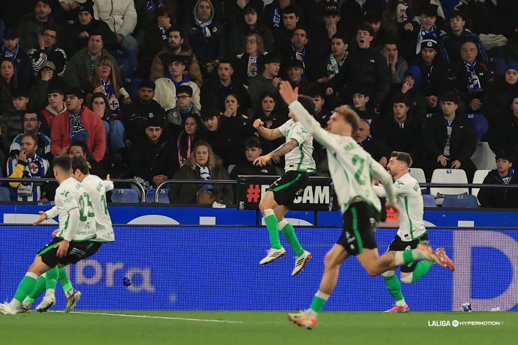Un gol de Canales da el triunfo al Real Racing Club en el ABANCA-RIAZOR