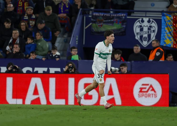 Adam Boayar se estrenó en LALIGA EA SPORTS con una chilena para el Elche CF