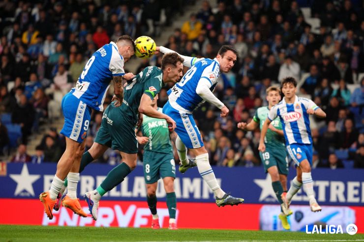 Testarazo de puro '9' de Roberto Fernández