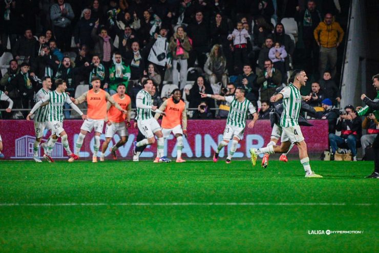 El Córdoba golpea con contundencia