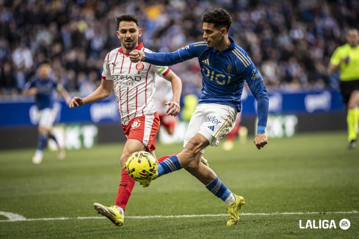 El Oviedo consigue su tercera victoria en LALIGA y sueña con la permanencia