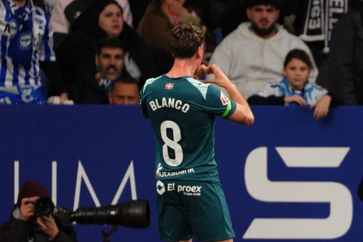La volea del capitán Antonio Blanco inició la remontada del Alavés