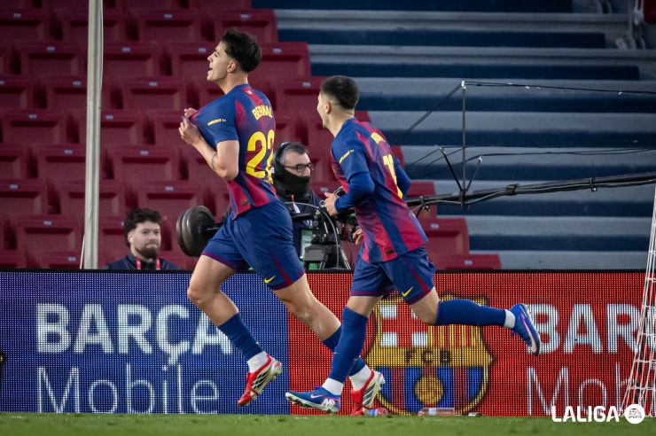 Marc Bernal se estrenó como goleador en LALIGA con un golazo.