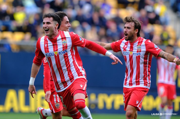 Morci marcó uno de los goles de la temporada ante el Cádiz CF