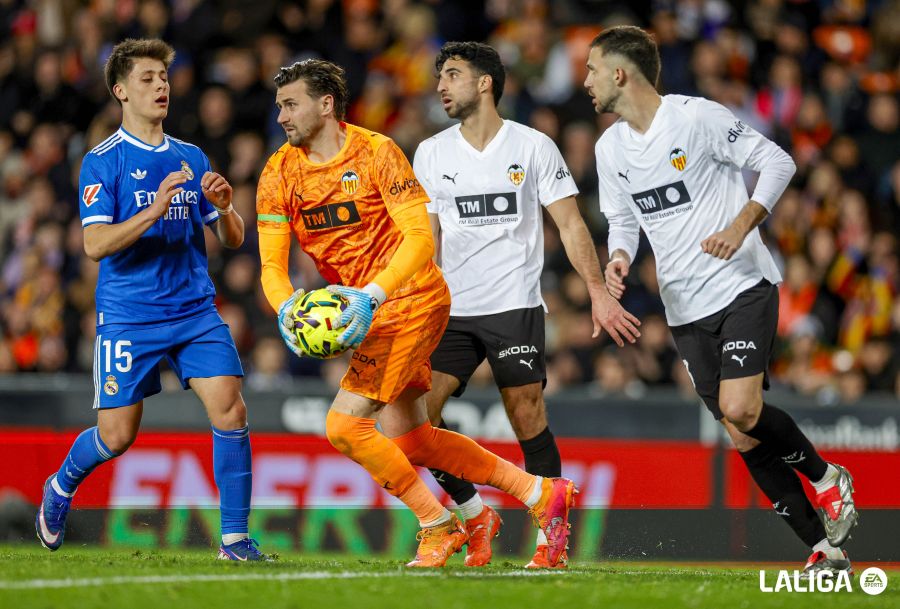 Dimitrievski, ante un verano clave: libre si no hay renovación 2 highlight_image