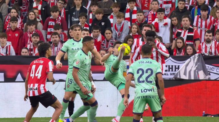 El golazo de tijera de Elgeazabal que sorprendió a San Mamés