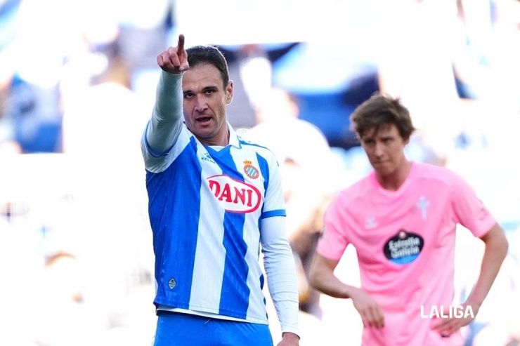 Clase magistral de '9' de Kike García para marcar al Celta