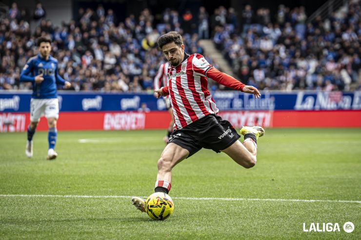 Dos caras y un desenlace: el Athletic Club supera al Real Oviedo