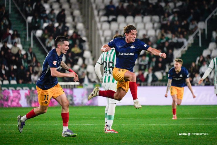 El FC Andorra se aleja de la zona baja tras una exhibición goleadora