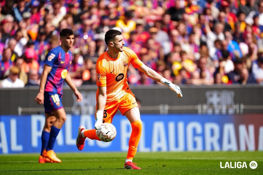 Carlos Martín y el Pacha Espino tuvieron las más claras para puntuar ante el Barcelona 2 highlight_image