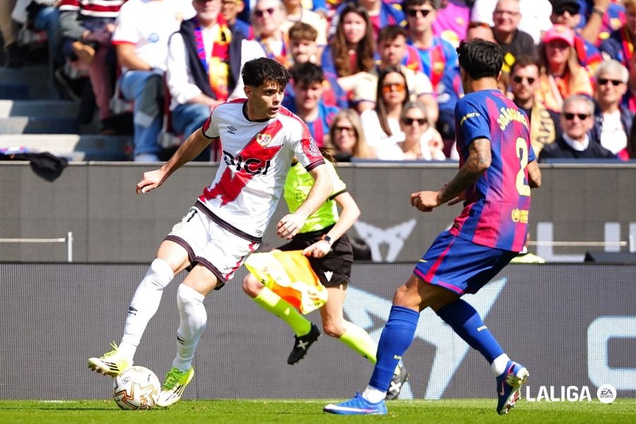 Barcelona 1-0 Rayo Vallecano: "Joan García impide al Rayo puntuar en el Camp Nou" 3 highlight_image