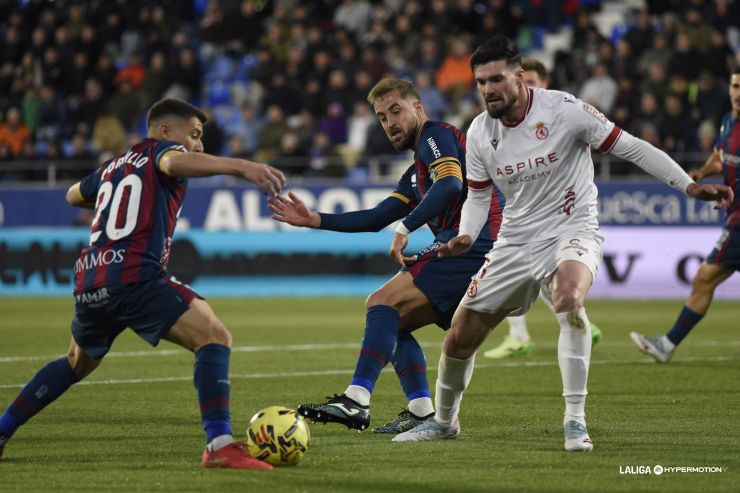 Tablas entre SD Huesca y Cultural y Deportiva Leonesa