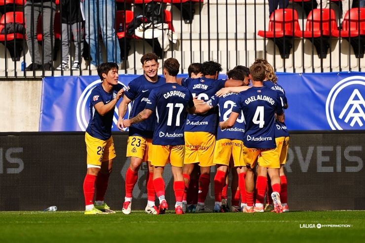 El FC Andorra tira de pegada y remonta al Real Racing Club