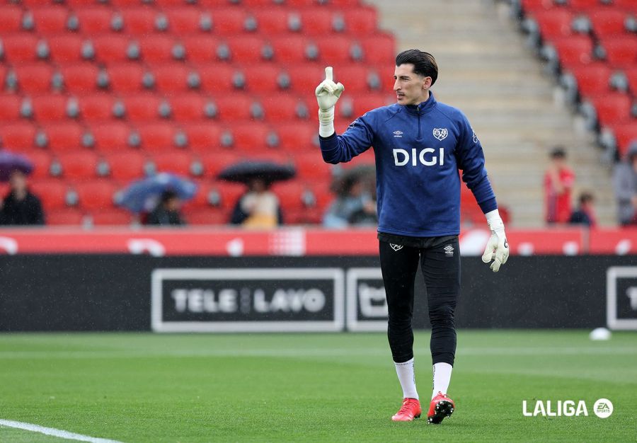 Batalla viaja a Atenas con un vendaje en su pierna derecha 3 highlight_image