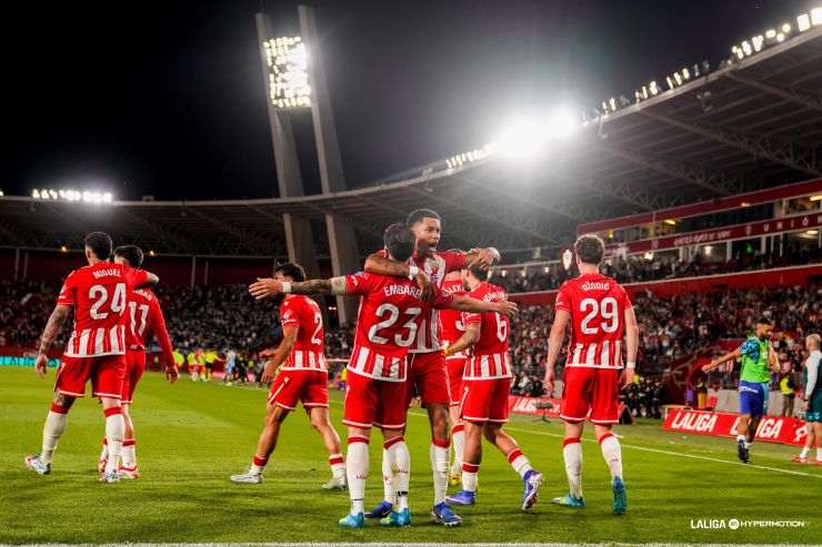 Almería golpea en la lucha por el ascenso con gol final de Baptistao