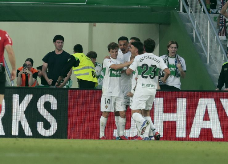 El Elche CF se aferra a la permanencia tras superar al Atlético de Madrid
