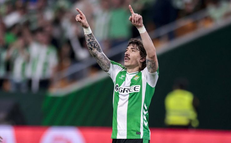 Bellerín salva un punto en el descuento