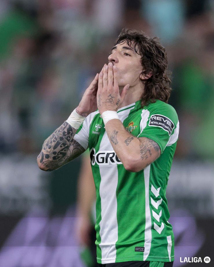 La calma de Bellerín para golpear en el descuento