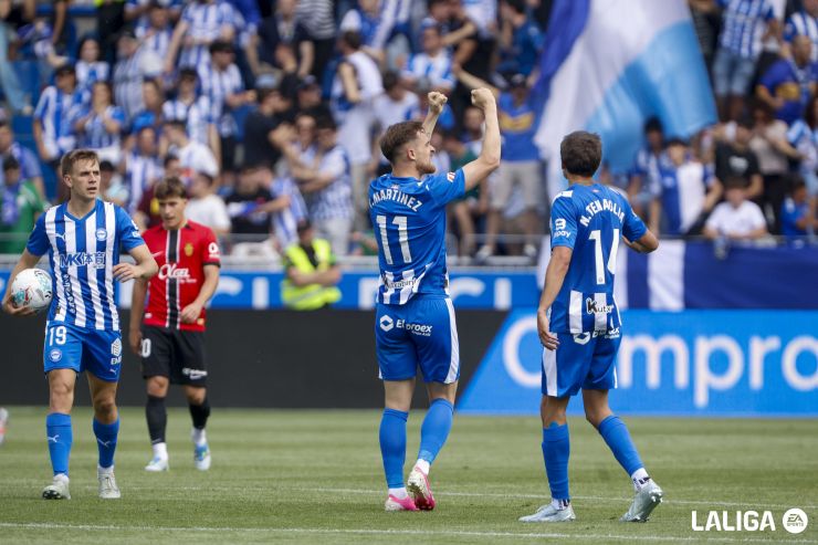 Un Toni Martínez en racha impulsa al Deportivo Alavés