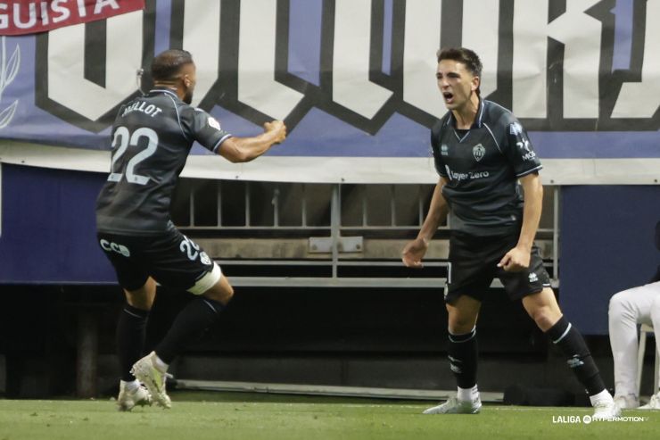 Hat-trick de Cala para impulsar al Castellón hacia el ascenso