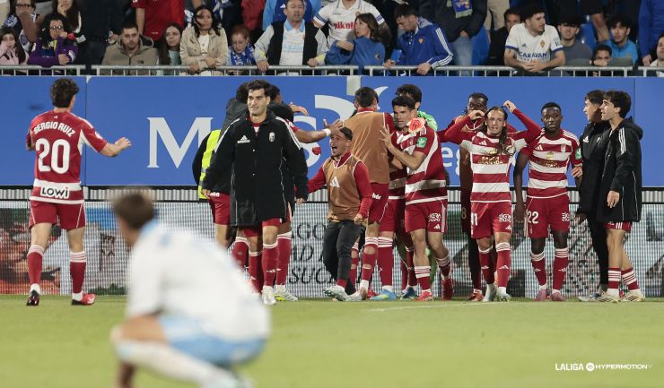 Álex Sola da el triunfo al Granada CF en el descuento