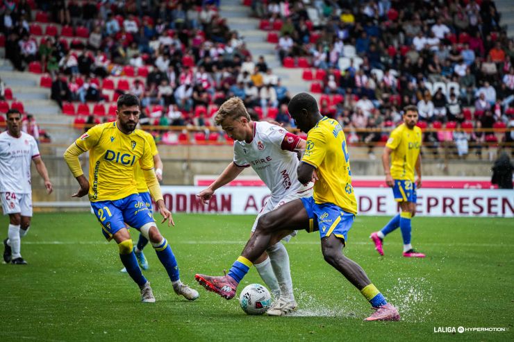 La Cultural y Deportiva Leonesa agarra un punto en el añadido