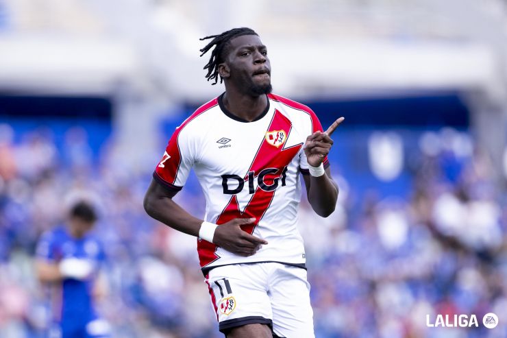 El Rayo Vallecano brilla con los suplentes y asegura la permanencia