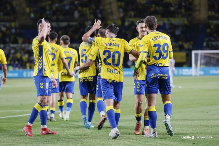 La UD Las Palmas sigue la estela por el ascenso