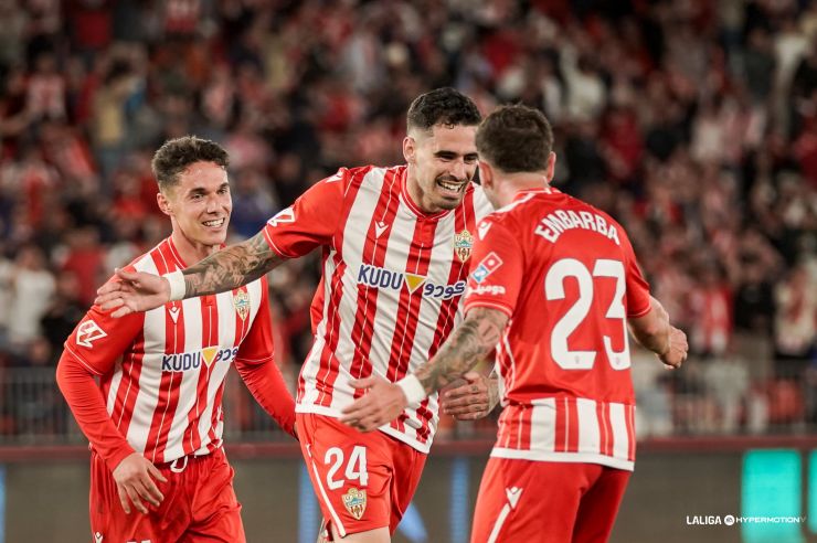La UD Almería vence y recupera la segunda plaza