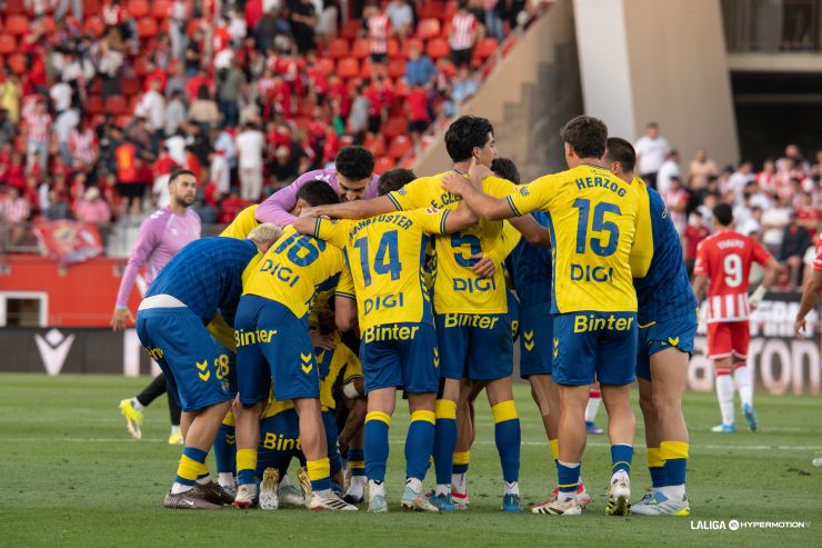 La UD Las Palmas tira de épica y remonta el partido en el tramo final
