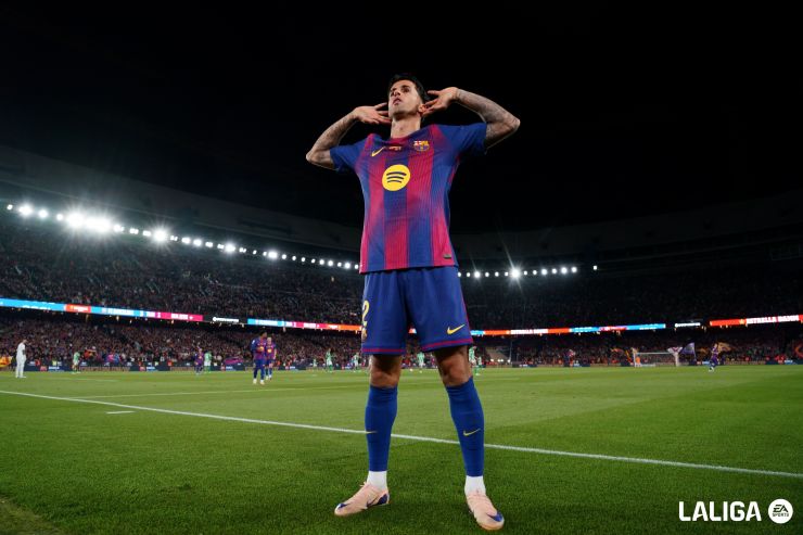 Cancelo le pone la firma al Camp Nou